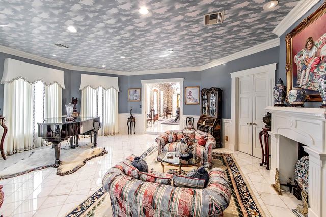 444 Oak Alley Dr, Houma, LA 70360