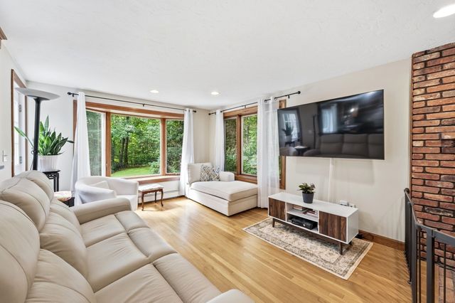 14 Nottingham Cir, Holden, MA 01520