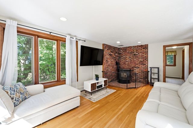 14 Nottingham Cir, Holden, MA 01520