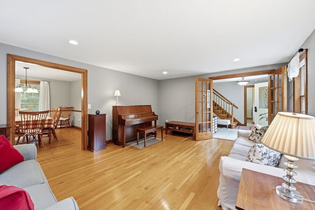 14 Nottingham Cir, Holden, MA 01520