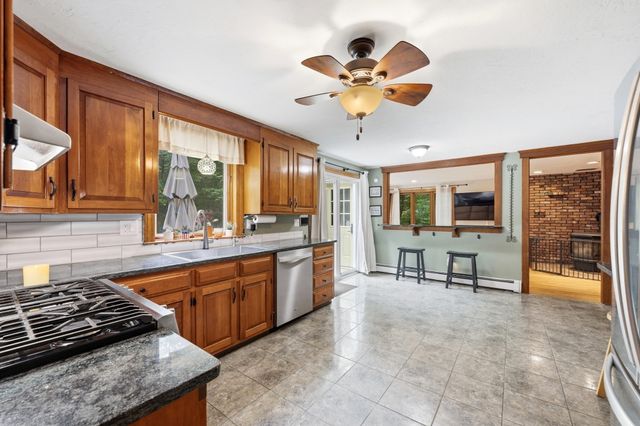 14 Nottingham Cir, Holden, MA 01520