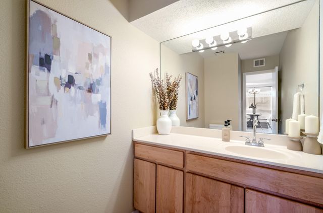 7904 Blue Jay Lane NE, Albuquerque, NM 87109
