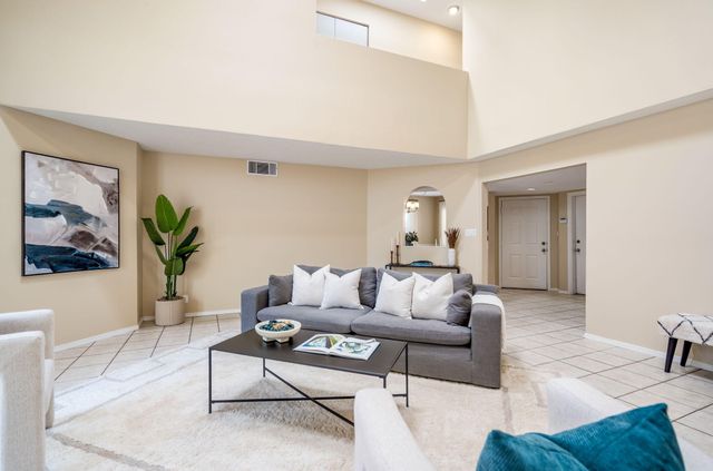 7904 Blue Jay Lane NE, Albuquerque, NM 87109
