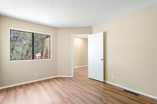 7904 Blue Jay Lane NE, Albuquerque, NM 87109