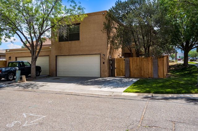 7904 Blue Jay Lane NE, Albuquerque, NM 87109