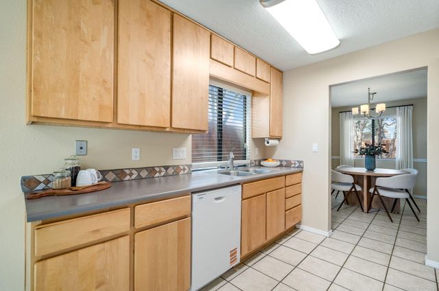 7904 Blue Jay Lane NE, Albuquerque, NM 87109
