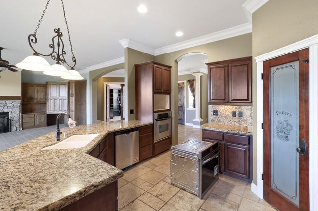 1513 Brinn Drive, Redding, CA 96001