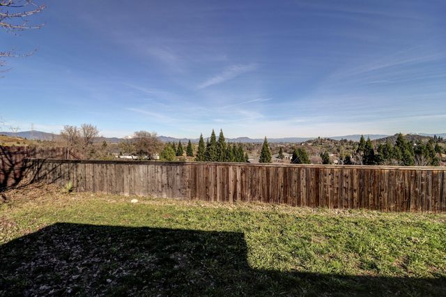 1513 Brinn Drive, Redding, CA 96001
