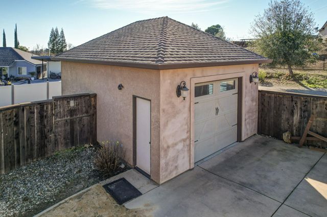 1513 Brinn Drive, Redding, CA 96001