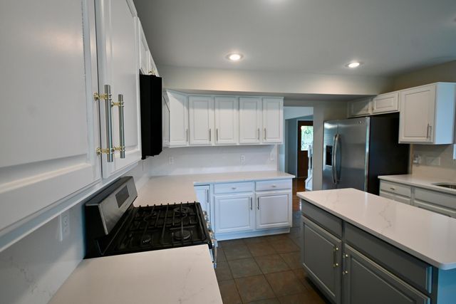 2081 Blankenbecker Drive, Florence, KY 41042