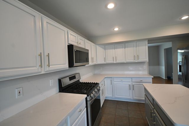 2081 Blankenbecker Drive, Florence, KY 41042