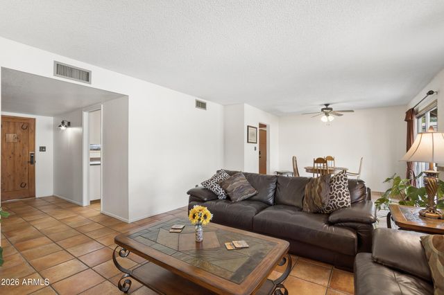 815 S SARANAC Avenue, Mesa, AZ 85208