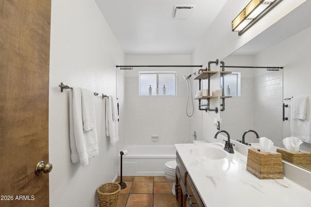 815 S SARANAC Avenue, Mesa, AZ 85208