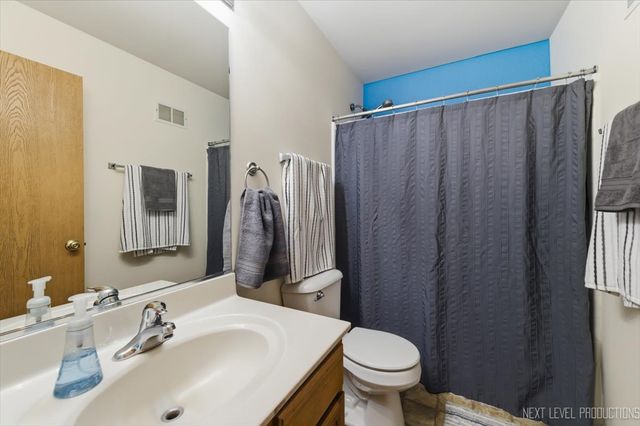 604 Roosevelt Drive, Oswego, IL 60543
