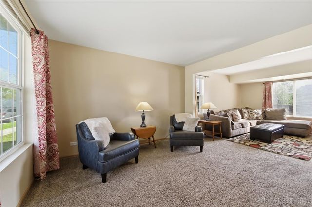 604 Roosevelt Drive, Oswego, IL 60543