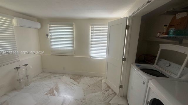 52 NE 51st St, Miami, FL 33137