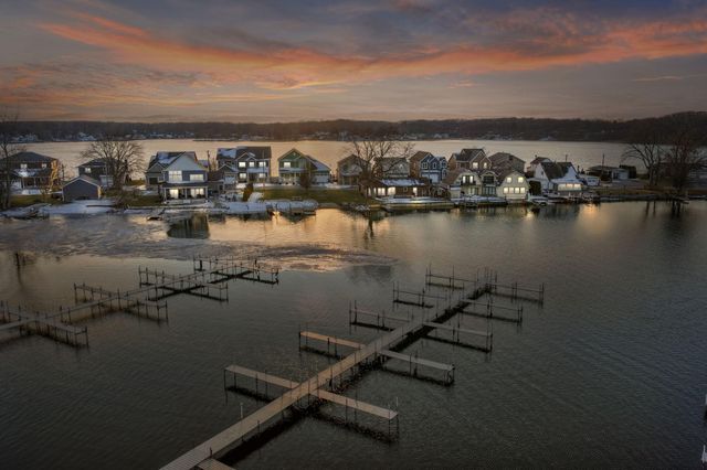 423 Outlook Cove Drive, La Porte, IN 46350