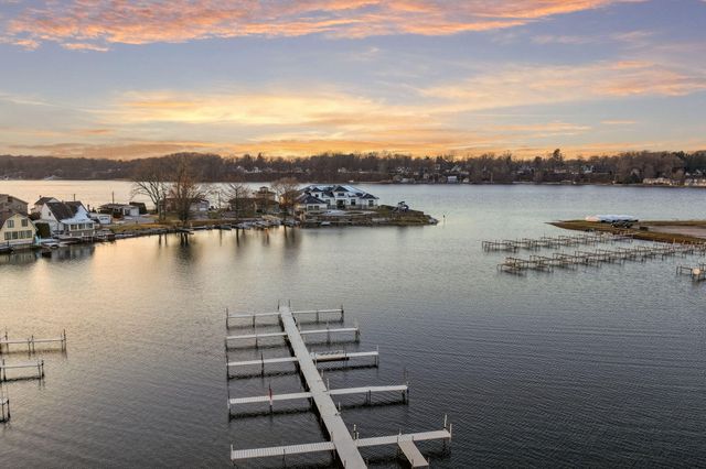 423 Outlook Cove Drive, La Porte, IN 46350