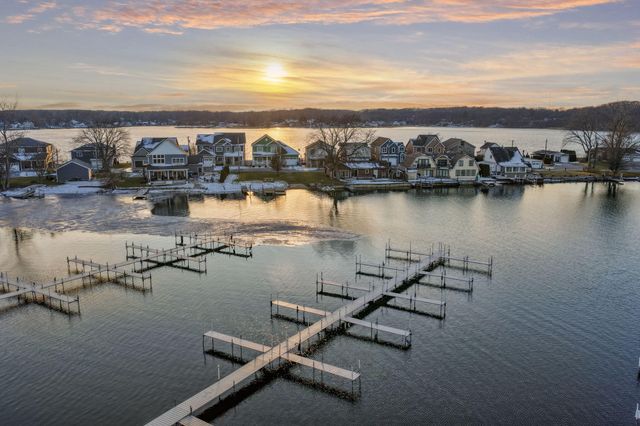 423 Outlook Cove Drive, La Porte, IN 46350