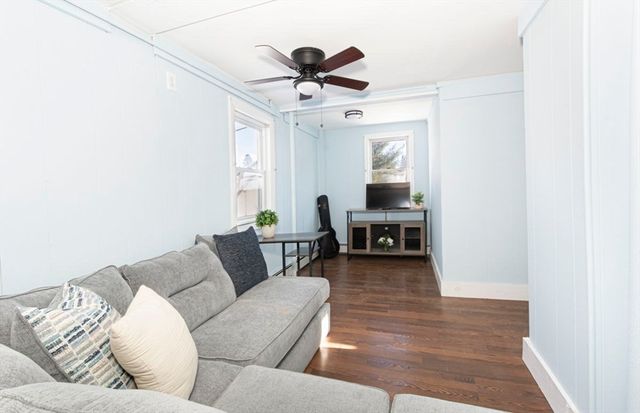 8 Mumford Rd, Sutton, MA 01590