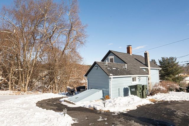 8 Mumford Rd, Sutton, MA 01590