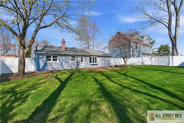 7 Brook Hollow Road, Piscataway, NJ 08854
