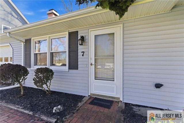 7 Brook Hollow Road, Piscataway, NJ 08854
