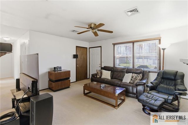 7 Brook Hollow Road, Piscataway, NJ 08854