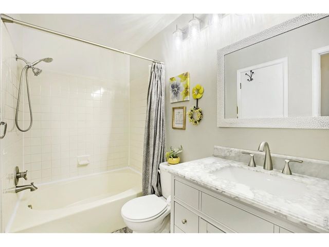 4962 W 7th St W, Greeley, CO 80634