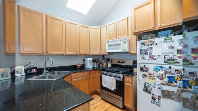 1436 W Huron Street 3, Chicago, IL 60642