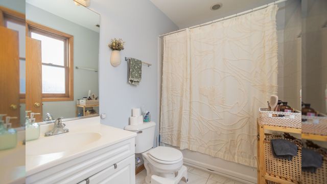 1436 W Huron Street 3, Chicago, IL 60642