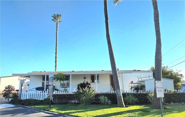 17700 WESTERN Avenue 1, Gardena, CA 90248