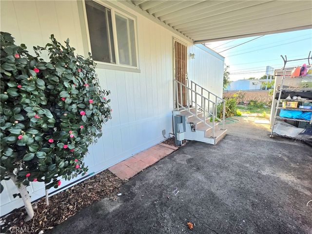 17700 WESTERN Avenue 1, Gardena, CA 90248