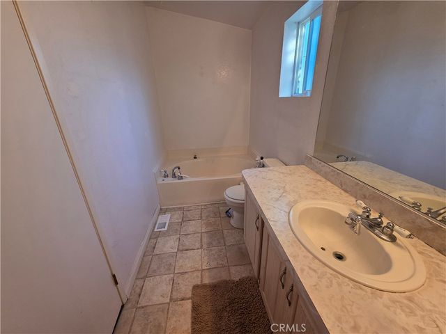 17700 WESTERN Avenue 1, Gardena, CA 90248