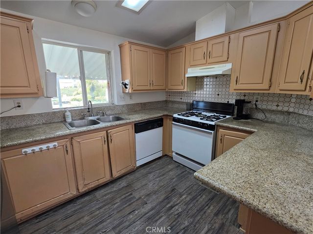 17700 WESTERN Avenue 1, Gardena, CA 90248