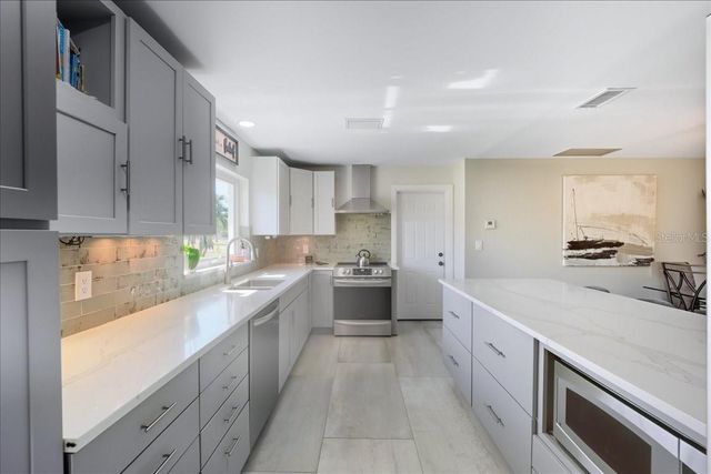 1023 EL VALLE AVENUE, Fort Myers, FL 33919