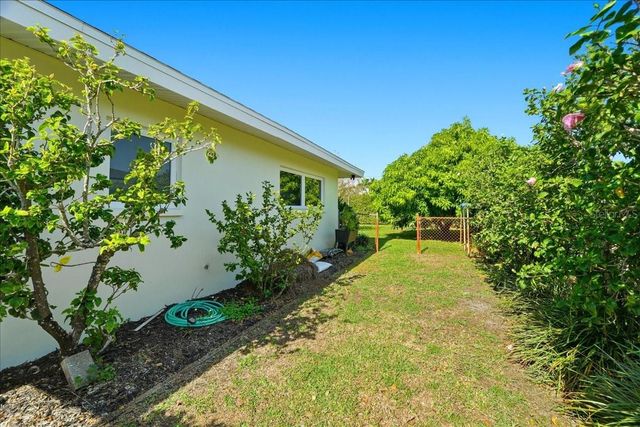 1023 EL VALLE AVENUE, Fort Myers, FL 33919