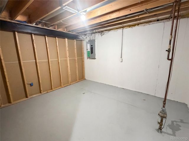 143 Easton Drive, Southfield Township, MI 48178