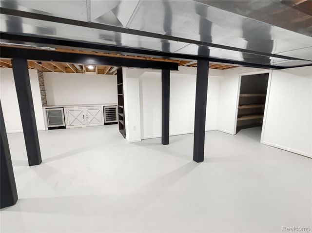 143 Easton Drive, Southfield Township, MI 48178