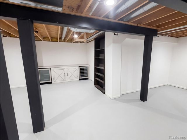 143 Easton Drive, Southfield Township, MI 48178