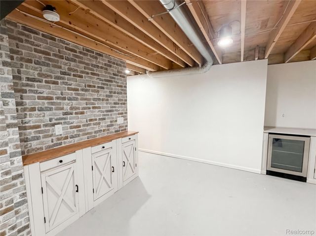 143 Easton Drive, Southfield Township, MI 48178