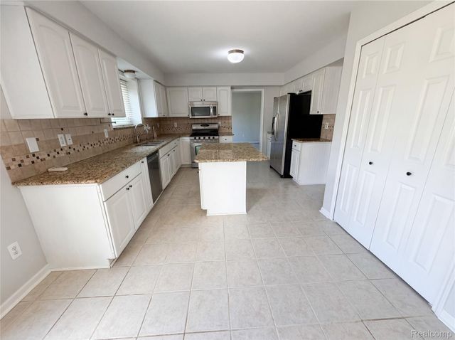 143 Easton Drive, Southfield Township, MI 48178