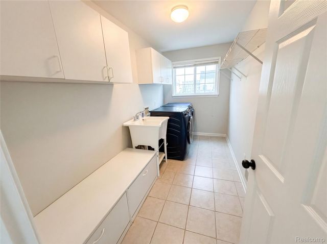 143 Easton Drive, Southfield Township, MI 48178