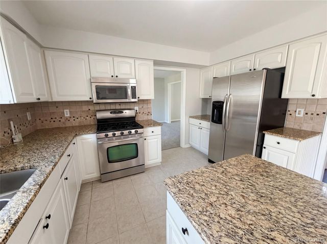 143 Easton Drive, Southfield Township, MI 48178