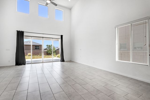 12109 Echo Valley Lane NW, Albuquerque, NM 87120