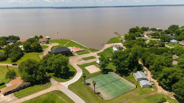149 Bending Oaks Lane, Livingston, TX 77351