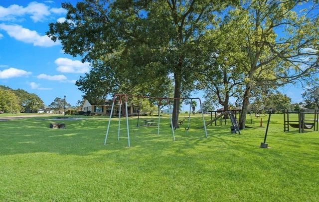 149 Bending Oaks Lane, Livingston, TX 77351