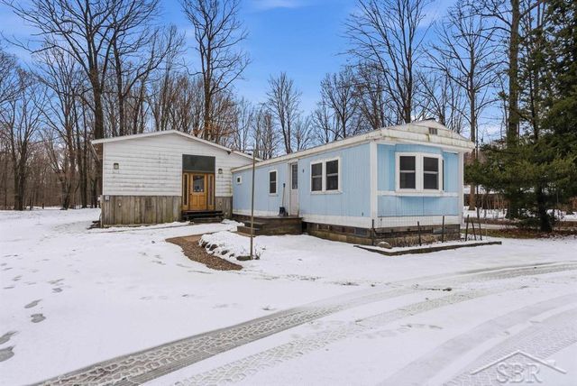 2647 W Huckleberry Road, Sanford, MI 48657