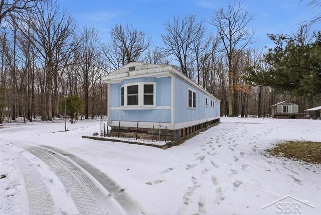 2647 W Huckleberry Road, Sanford, MI 48657