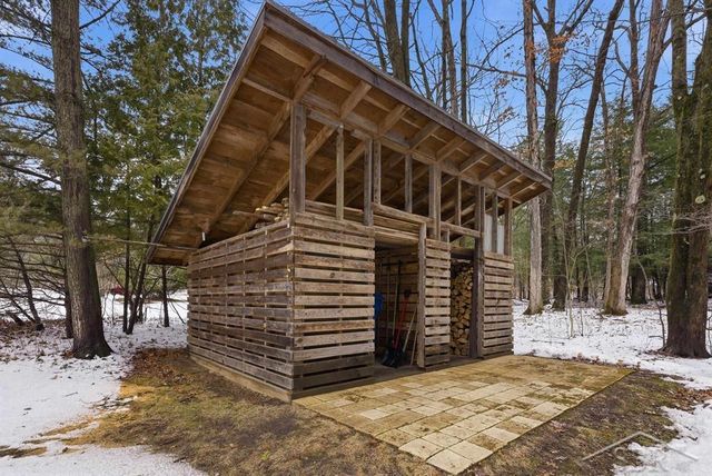 2647 W Huckleberry Road, Sanford, MI 48657